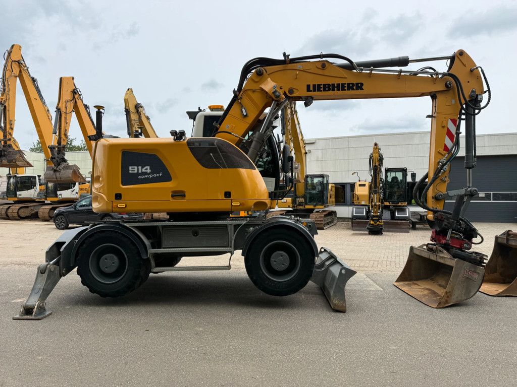 Liebherr A914 3D Leica gps