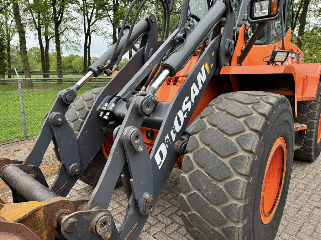 Doosan DL200TC Shovel loader