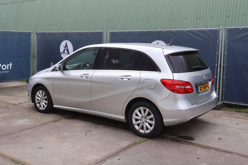 Passenger car Mercedes-Benz B 180 CDI Diesel 109hp 2014 (Margin)
