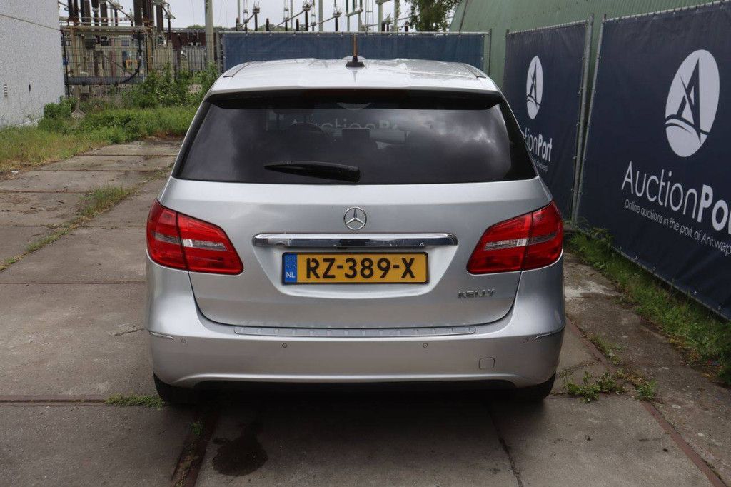 Passenger car Mercedes-Benz B 180 CDI Diesel 109hp 2014 (Margin)