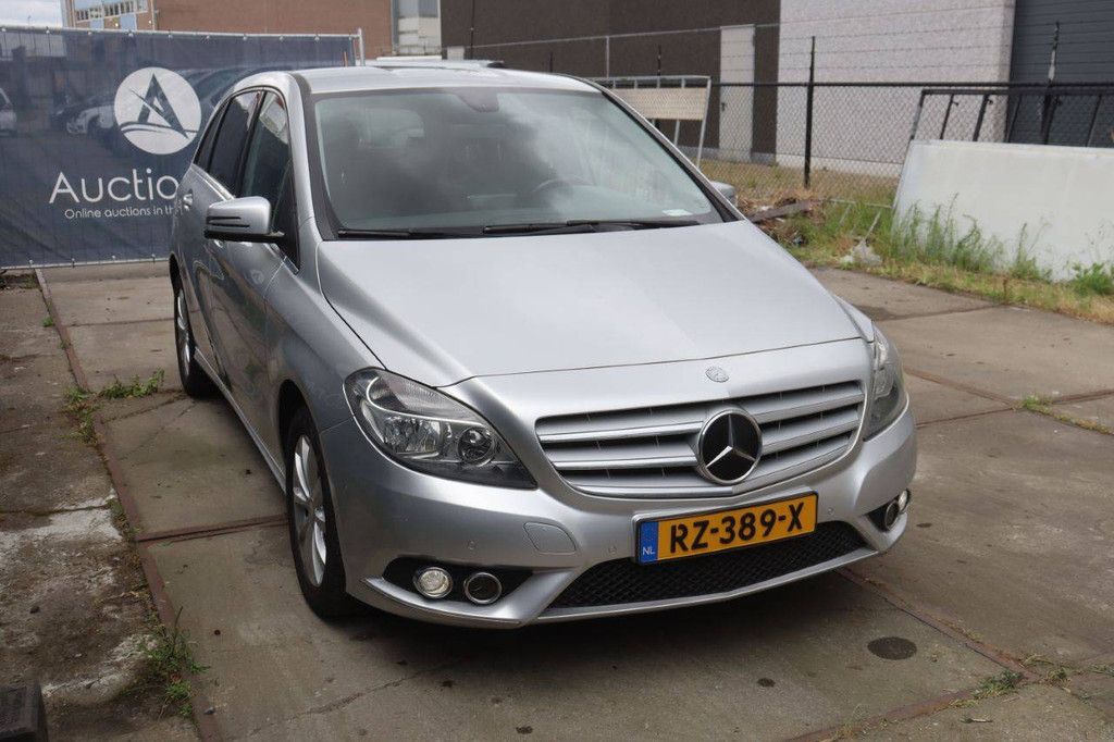 Passenger car Mercedes-Benz B 180 CDI Diesel 109hp 2014 (Margin)