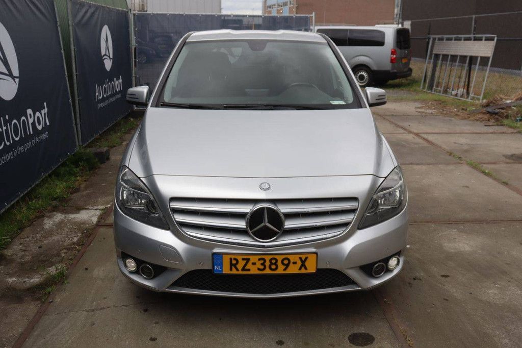 Passenger car Mercedes-Benz B 180 CDI Diesel 109hp 2014 (Margin)