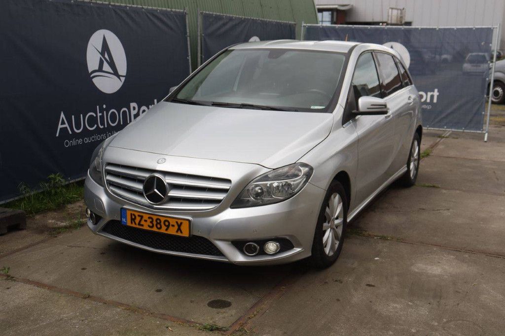 Passenger car Mercedes-Benz B 180 CDI Diesel 109hp 2014 (Margin)
