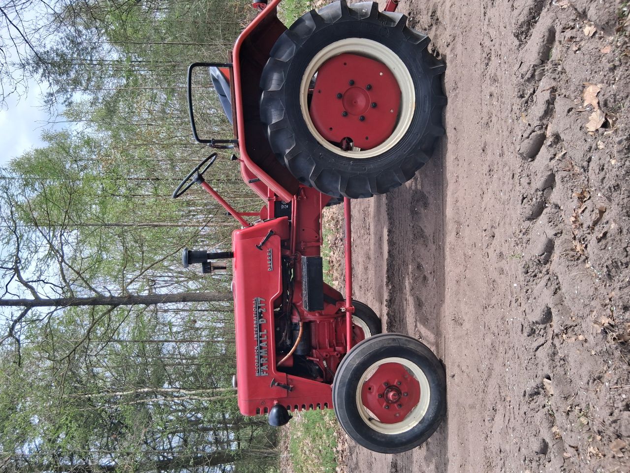 Mc Cormick International Farmall D217