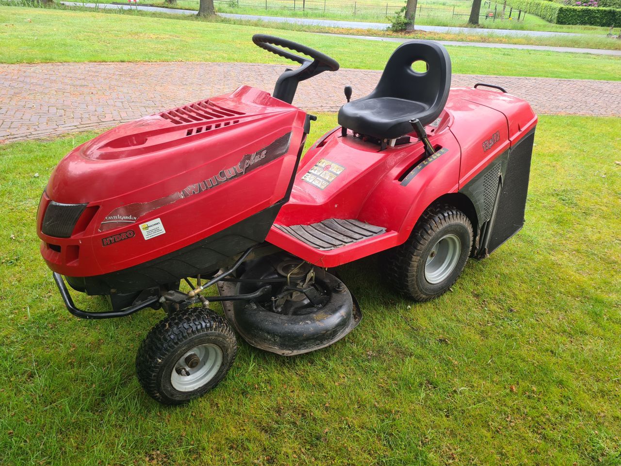 Castel Garden zitmaaier met opvangbak hydrostaat.