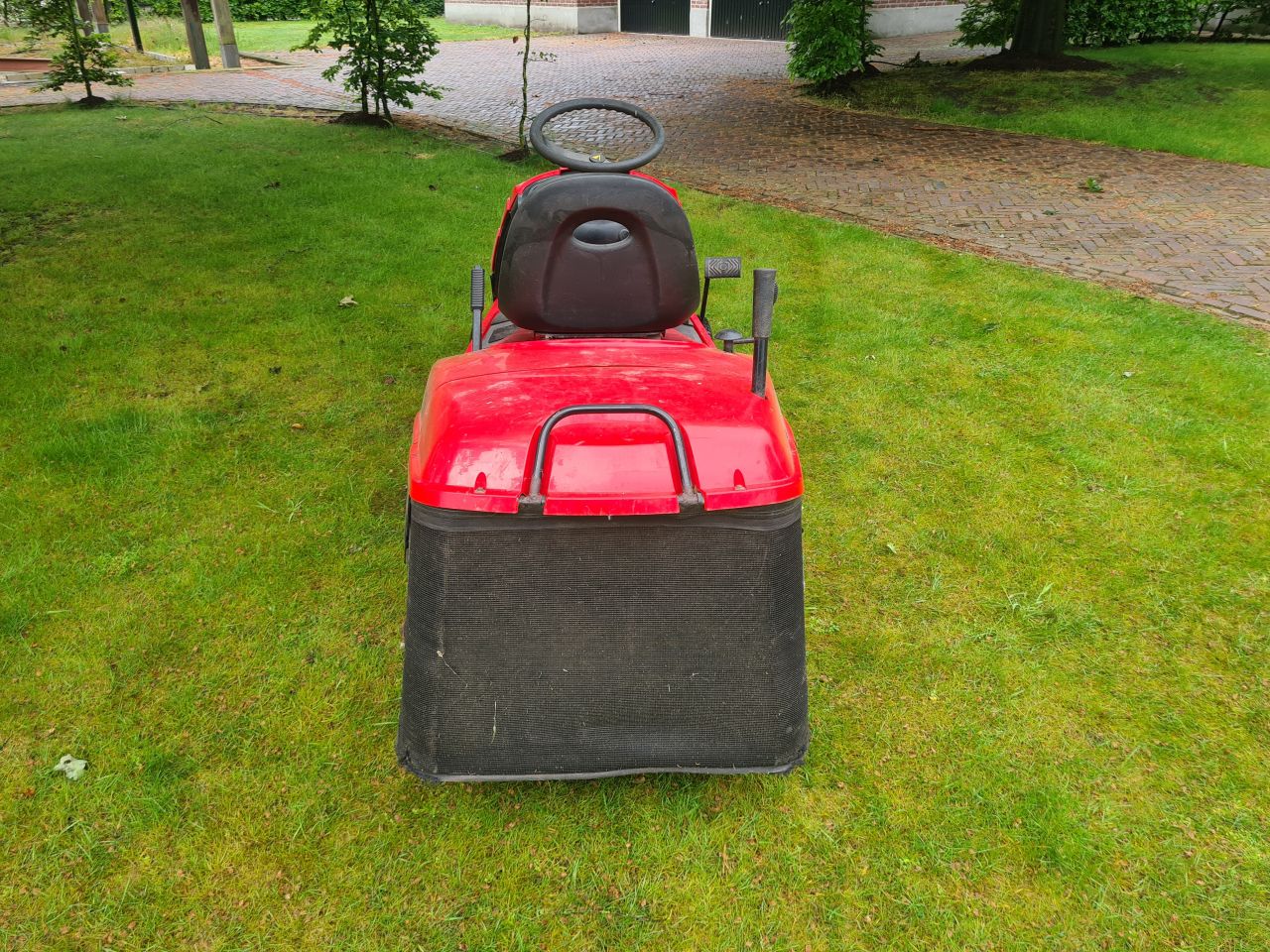 Castel Garden zitmaaier met opvangbak hydrostaat.