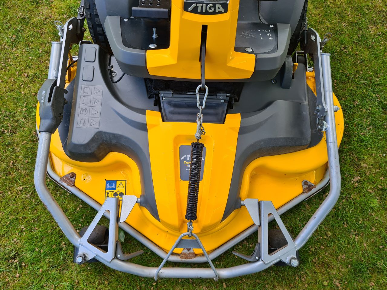 Stiga park 740 PWX frontmaaier 2 cilinder Vanquard 4X4.
