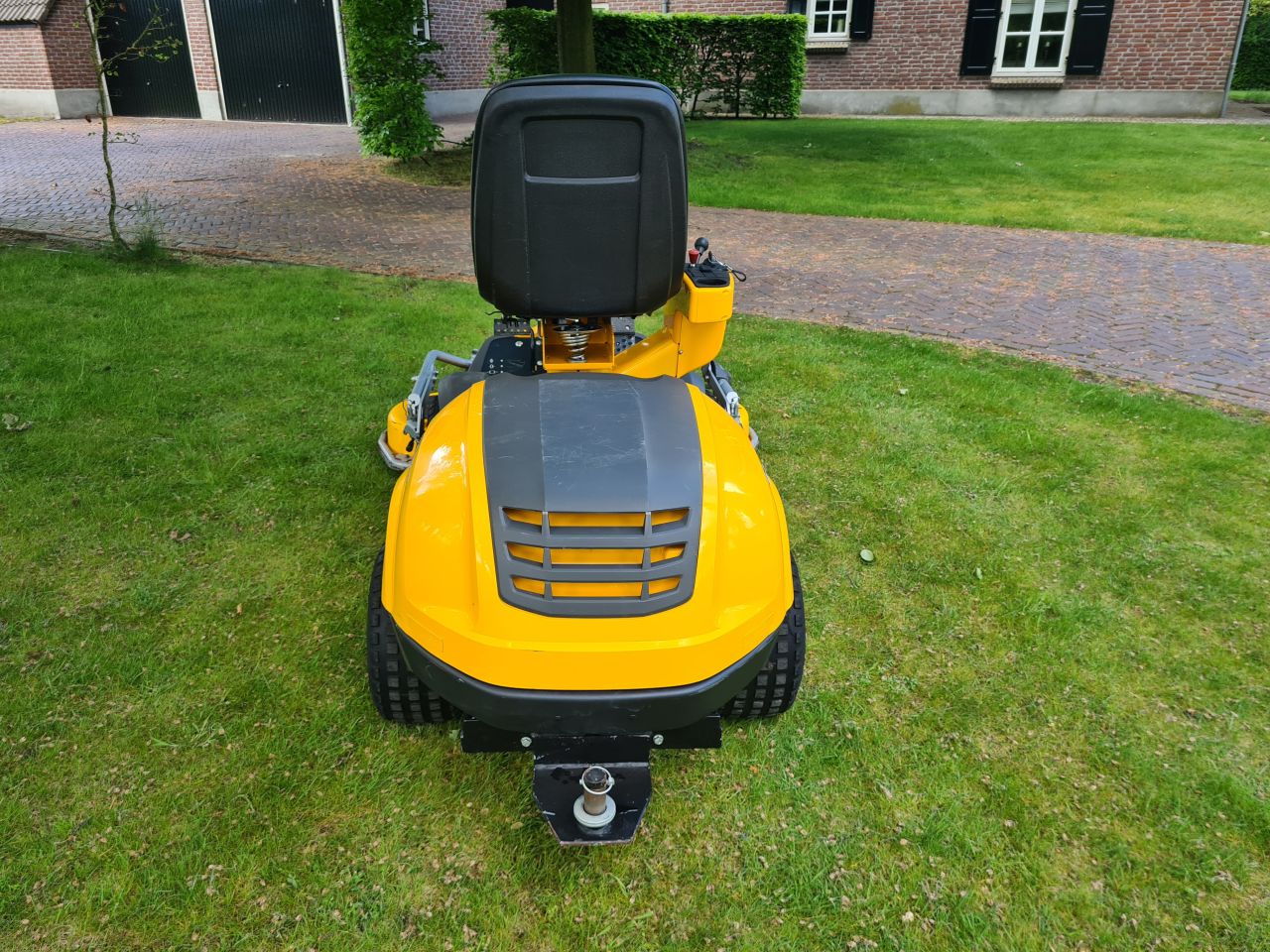 Stiga park 740 PWX frontmaaier 2 cilinder Vanquard 4X4.