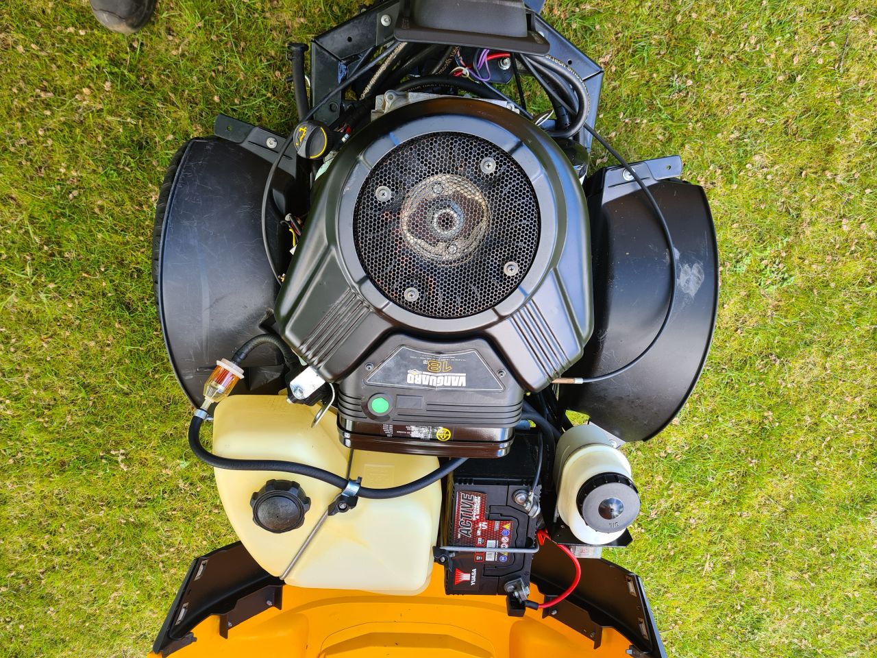 Stiga park 740 PWX frontmaaier 2 cilinder Vanquard 4X4.