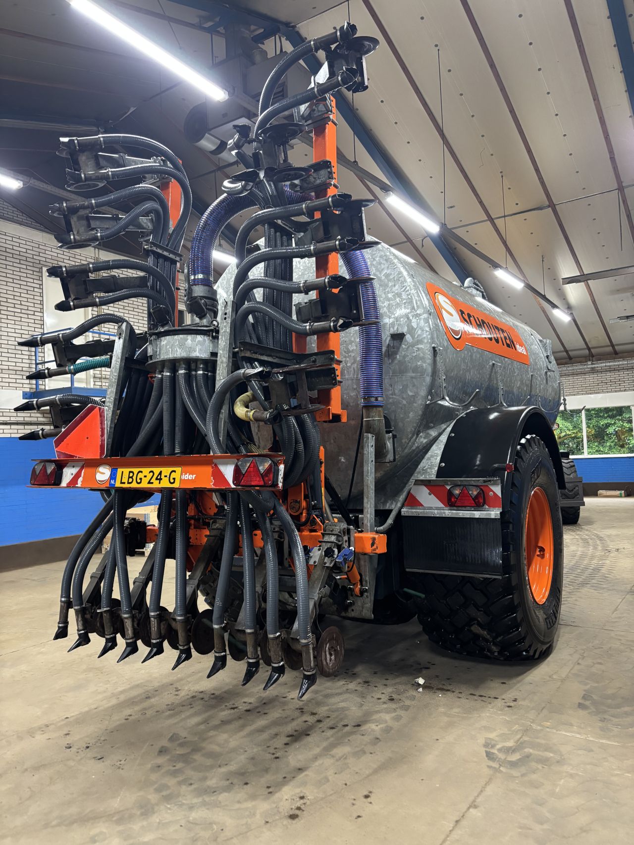 Schouten mesttank 13 m3 met liftas