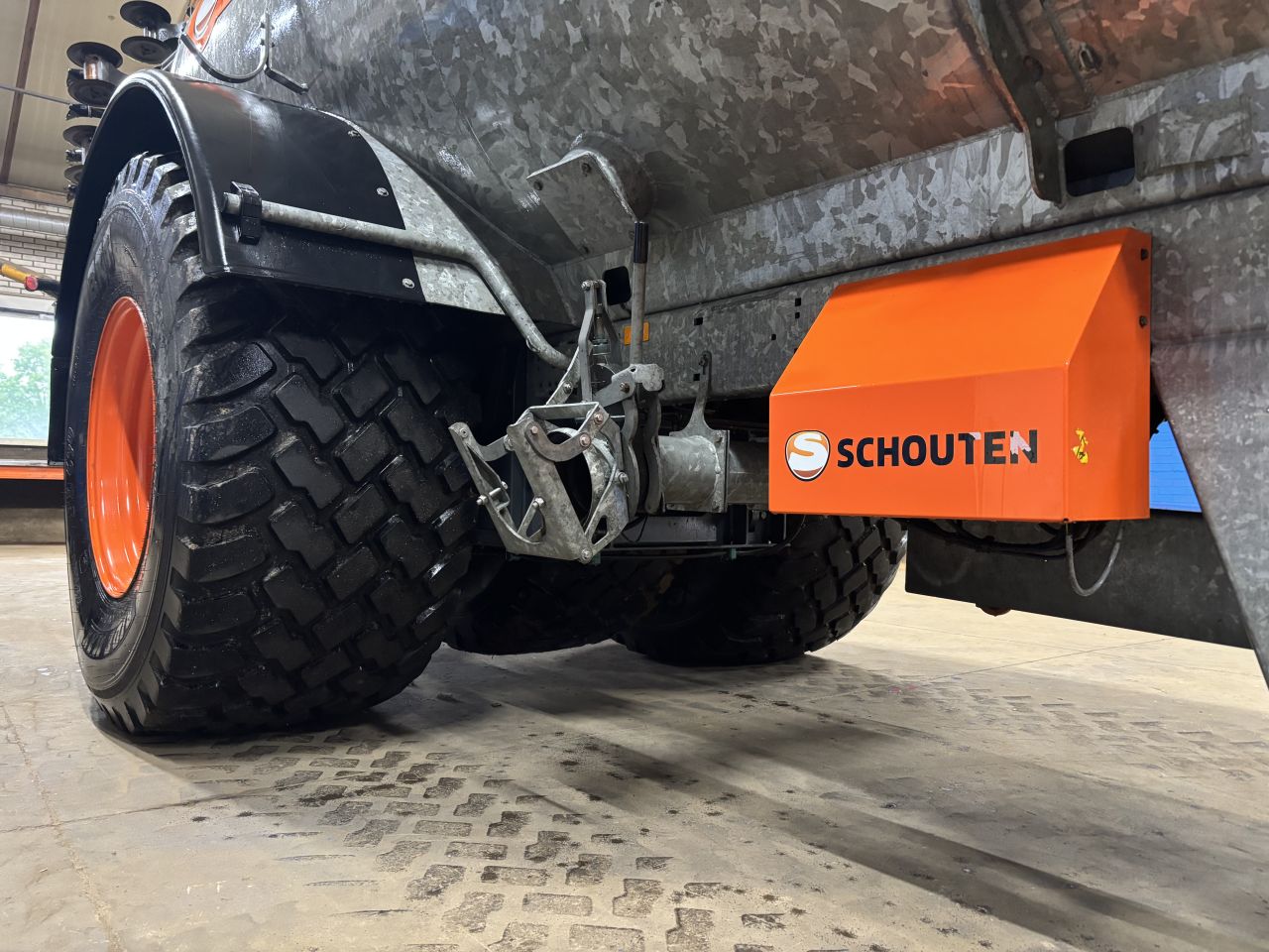 Schouten mesttank 13 m3 met liftas