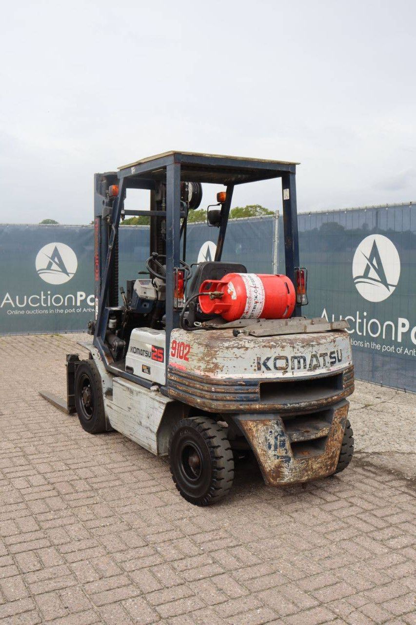 Komatsu FG25T-11E LPG-Gabelstapler, 2500 kg, 4 m, Baujahr 1989
