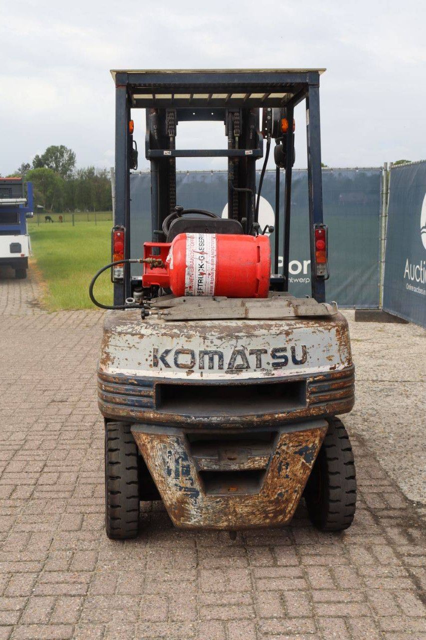Komatsu FG25T-11E LPG-Gabelstapler, 2500 kg, 4 m, Baujahr 1989