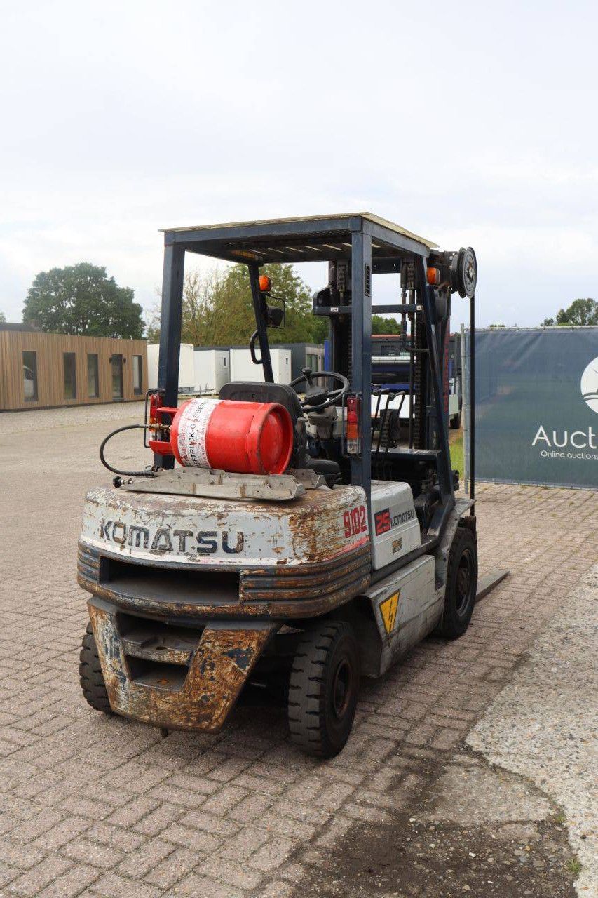 Komatsu FG25T-11E LPG-Gabelstapler, 2500 kg, 4 m, Baujahr 1989
