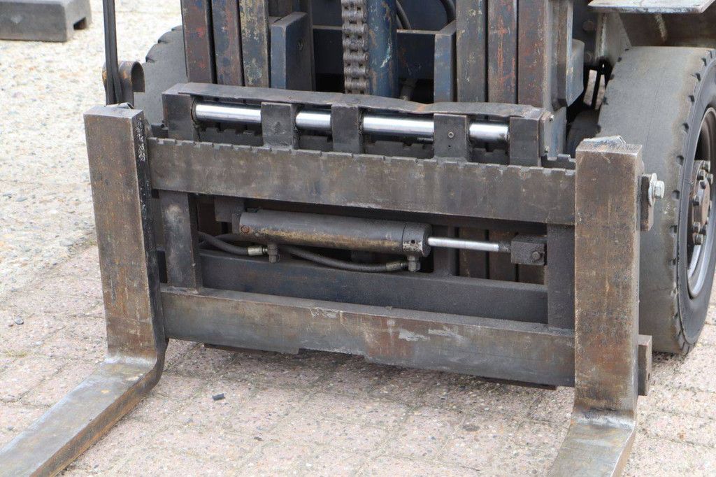 Komatsu FG25T-11E LPG-Gabelstapler, 2500 kg, 4 m, Baujahr 1989