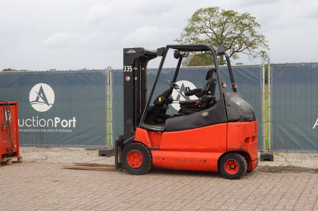 Linde E30/03/600 Electric Forklift 3000kg 4.5m 2005
