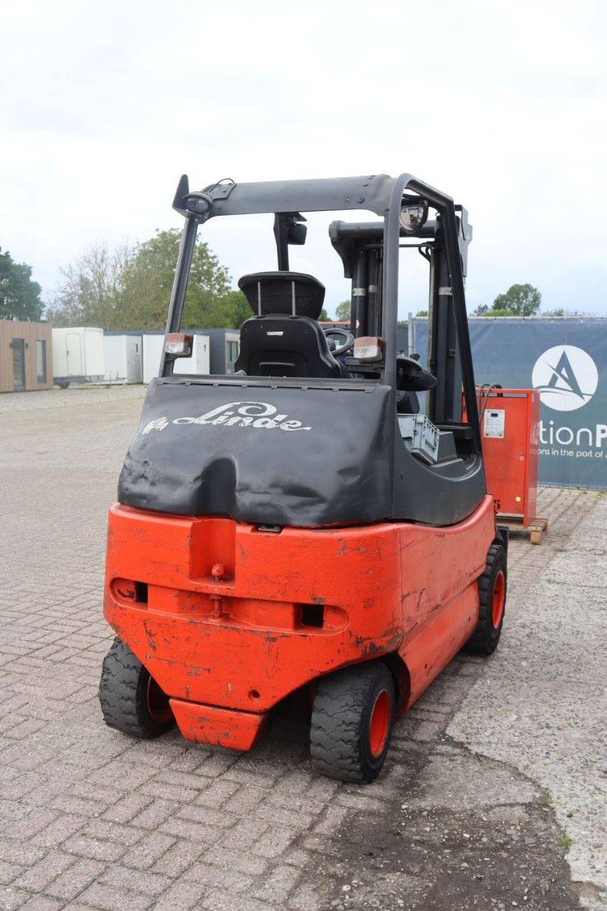 Linde E30/03/600 Electric Forklift 3000kg 4.5m 2005