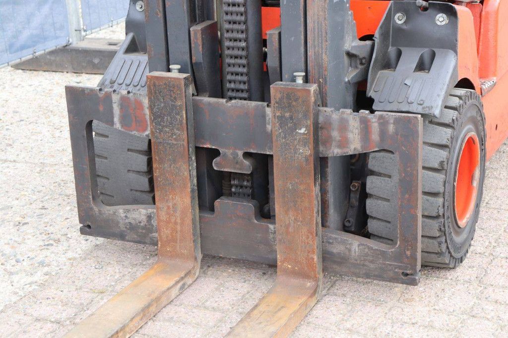 Linde E30/03/600 Electric Forklift 3000kg 4.5m 2005