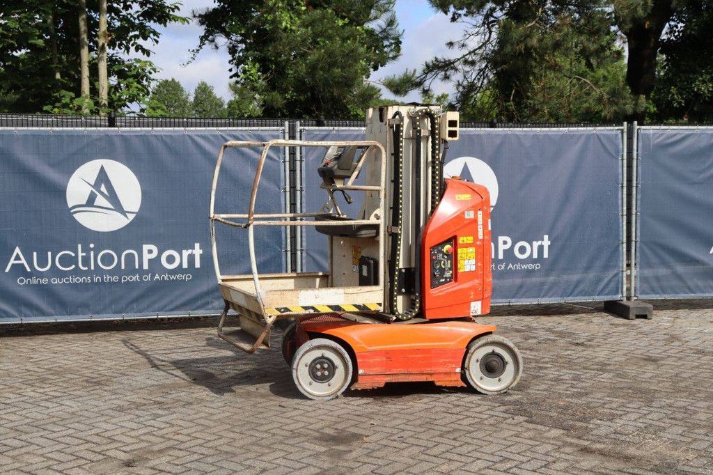 JLG Toucan 8E Electric Mast Lift 8.2m 2014