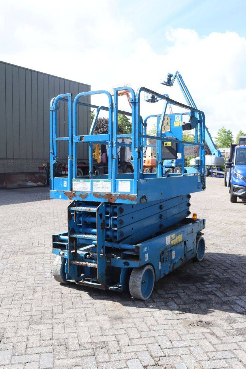 Scissor lift Genie GS-2646 Electric 9.9m 2013