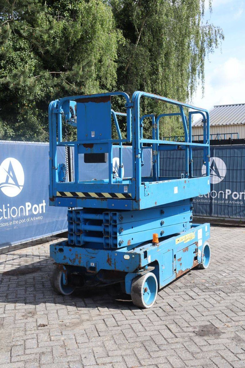 Scissor lift Genie GS-2646 Electric 9.9m 2013