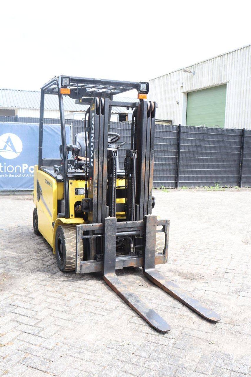 Hyundai 30BH-9 Elektrogabelstapler 3000 kg 4,05 m 2016