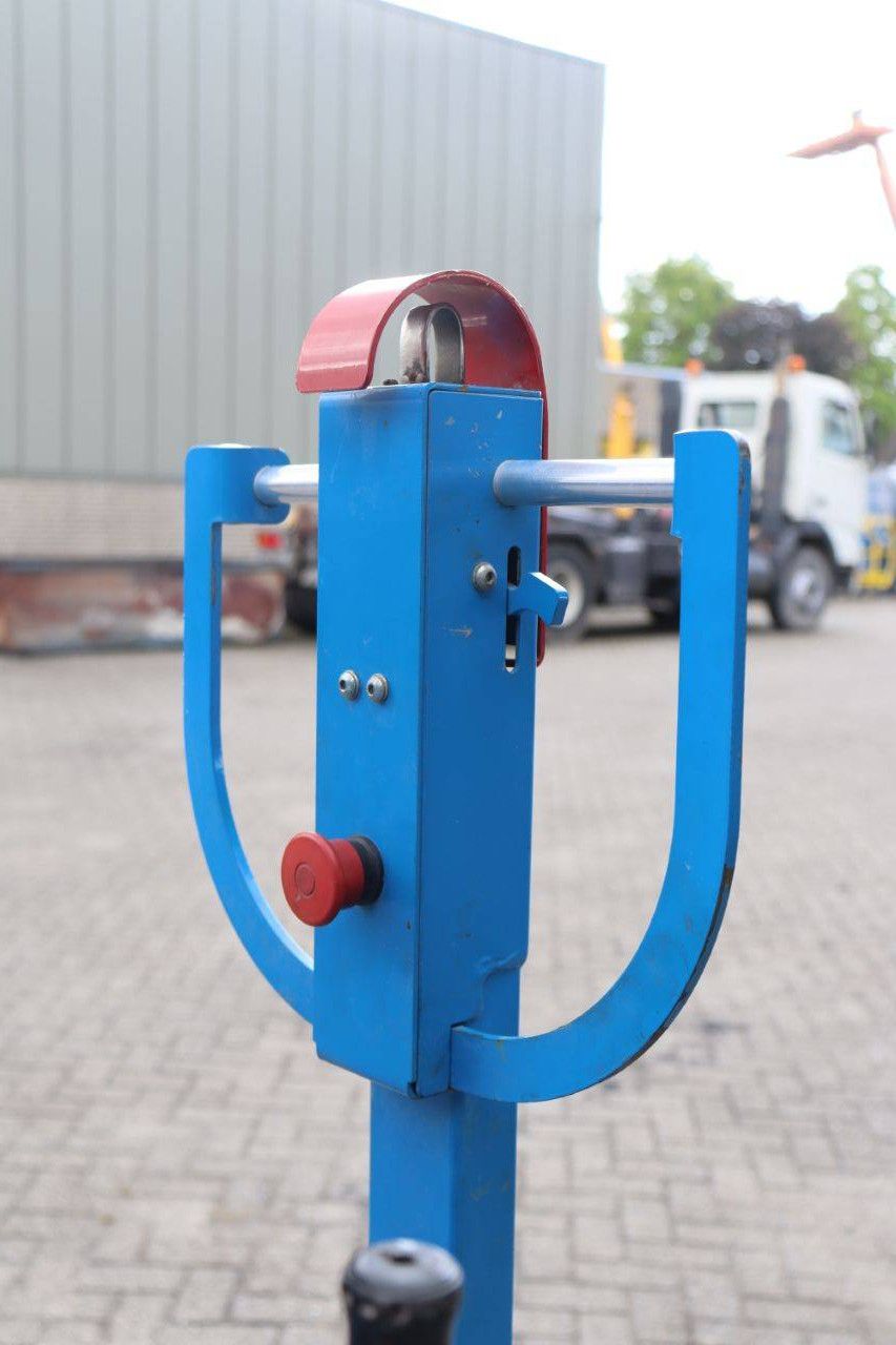 Genie IWPE-20S Electric Mast Lift 8.1m 2000