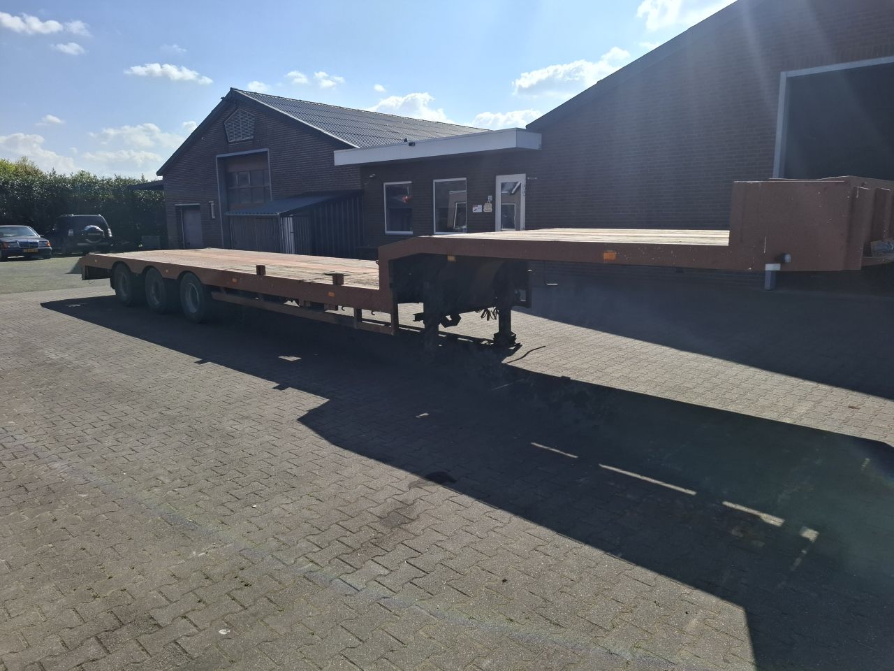 Broshuis semi dieplader