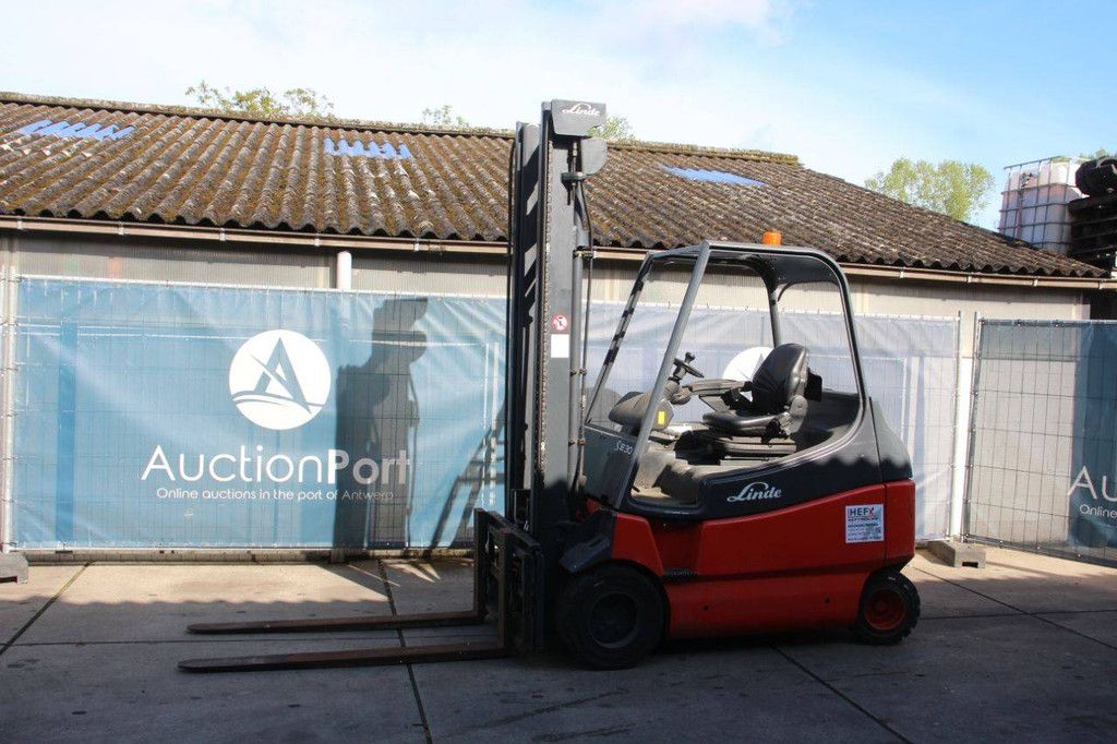 Linde E30-336/660 Electric Forklift 4.5m 2009