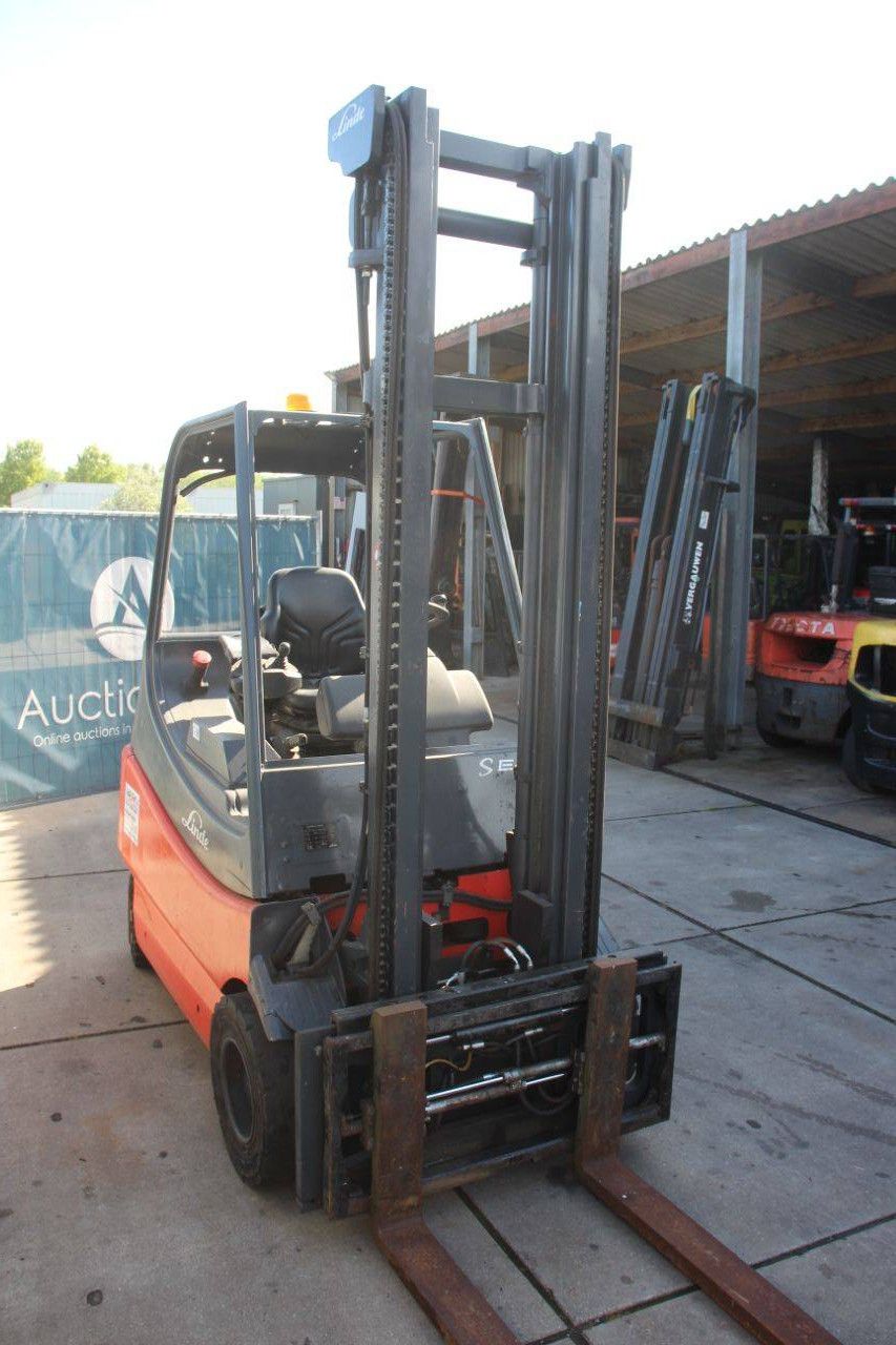 Linde E30-336/660 Electric Forklift 4.5m 2009