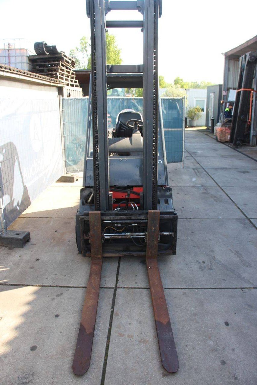 Linde E30-336/660 Electric Forklift 4.5m 2009