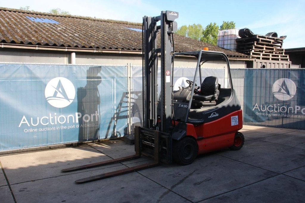 Linde E30-336/660 Electric Forklift 4.5m 2009