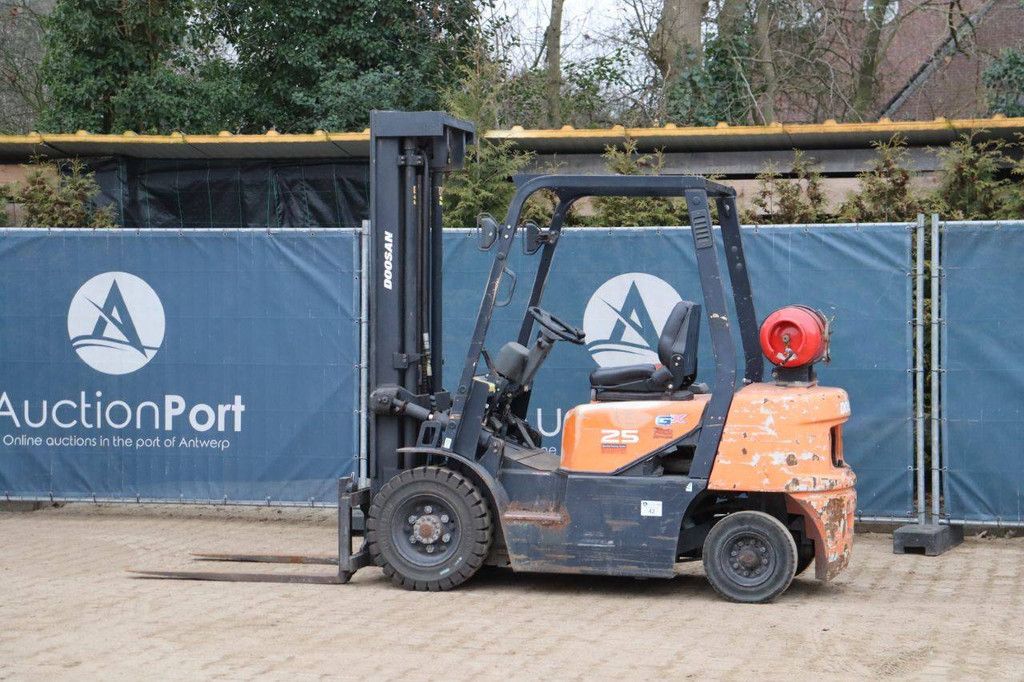 Doosan G25G-5 LPG Forklift 2500kg 5.99m