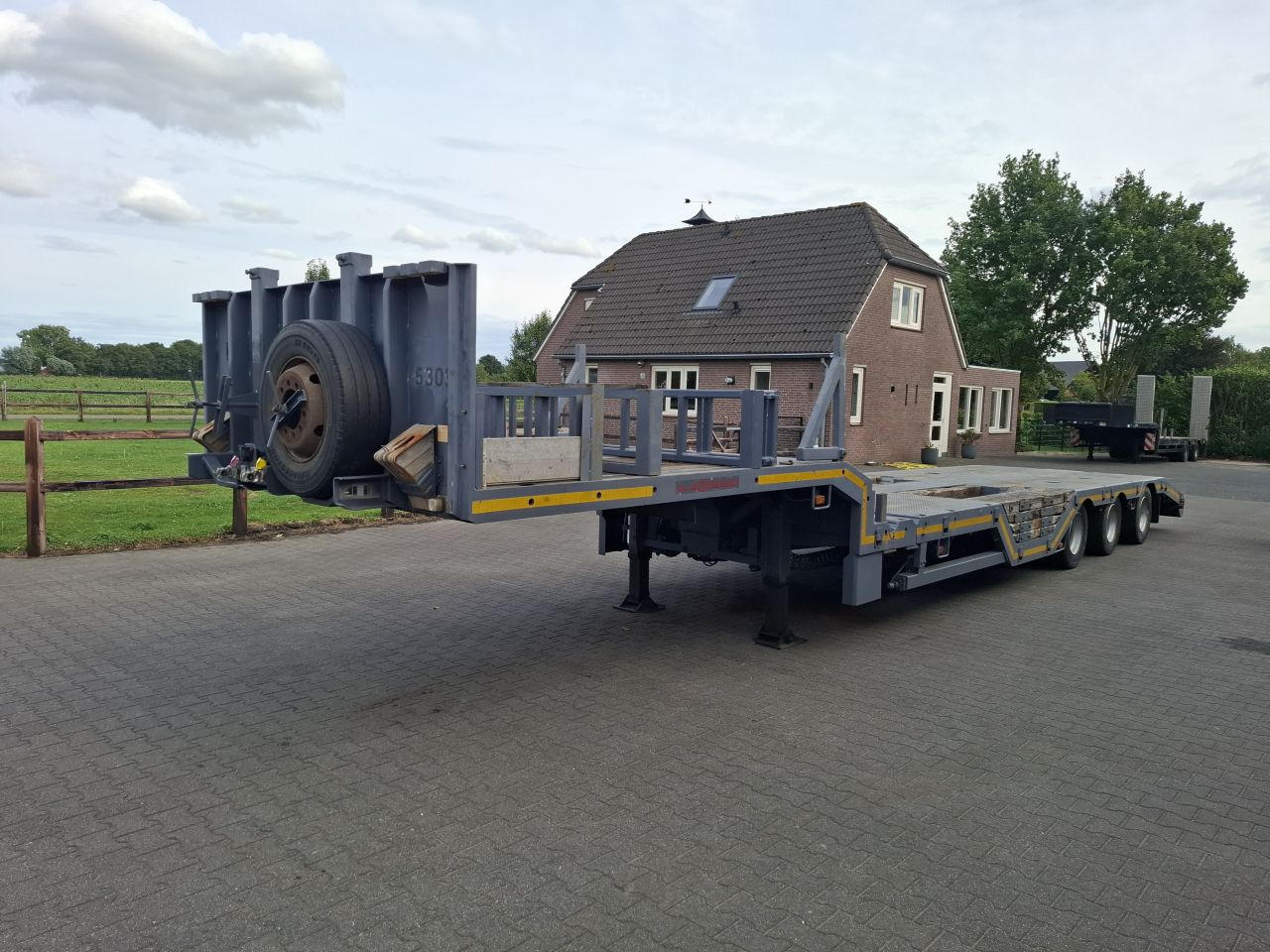 Floor semi dieplader