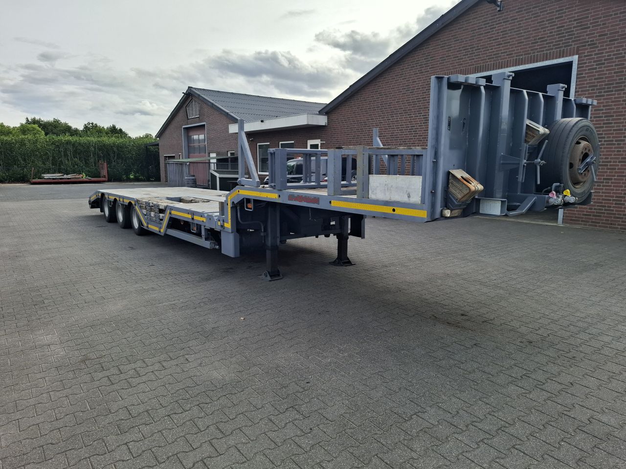 Floor semi dieplader