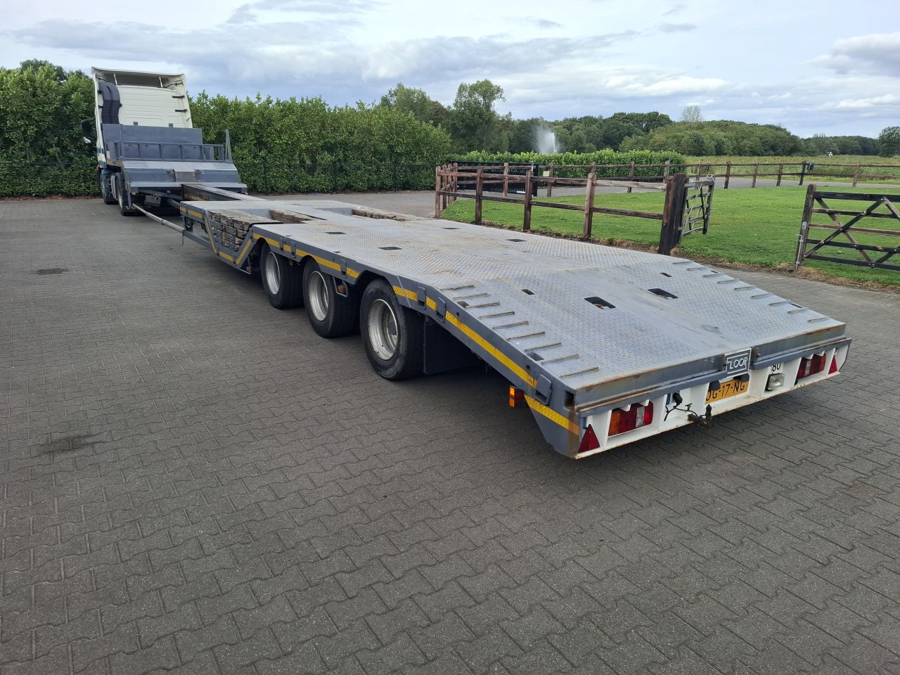 Floor semi dieplader