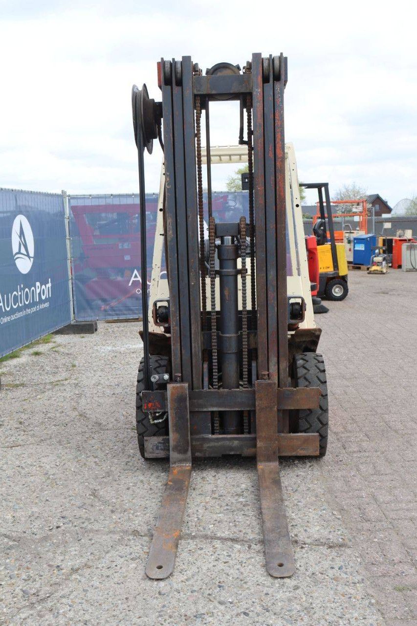 Nissan Gabelstapler PF02A20U 2000kg LPG