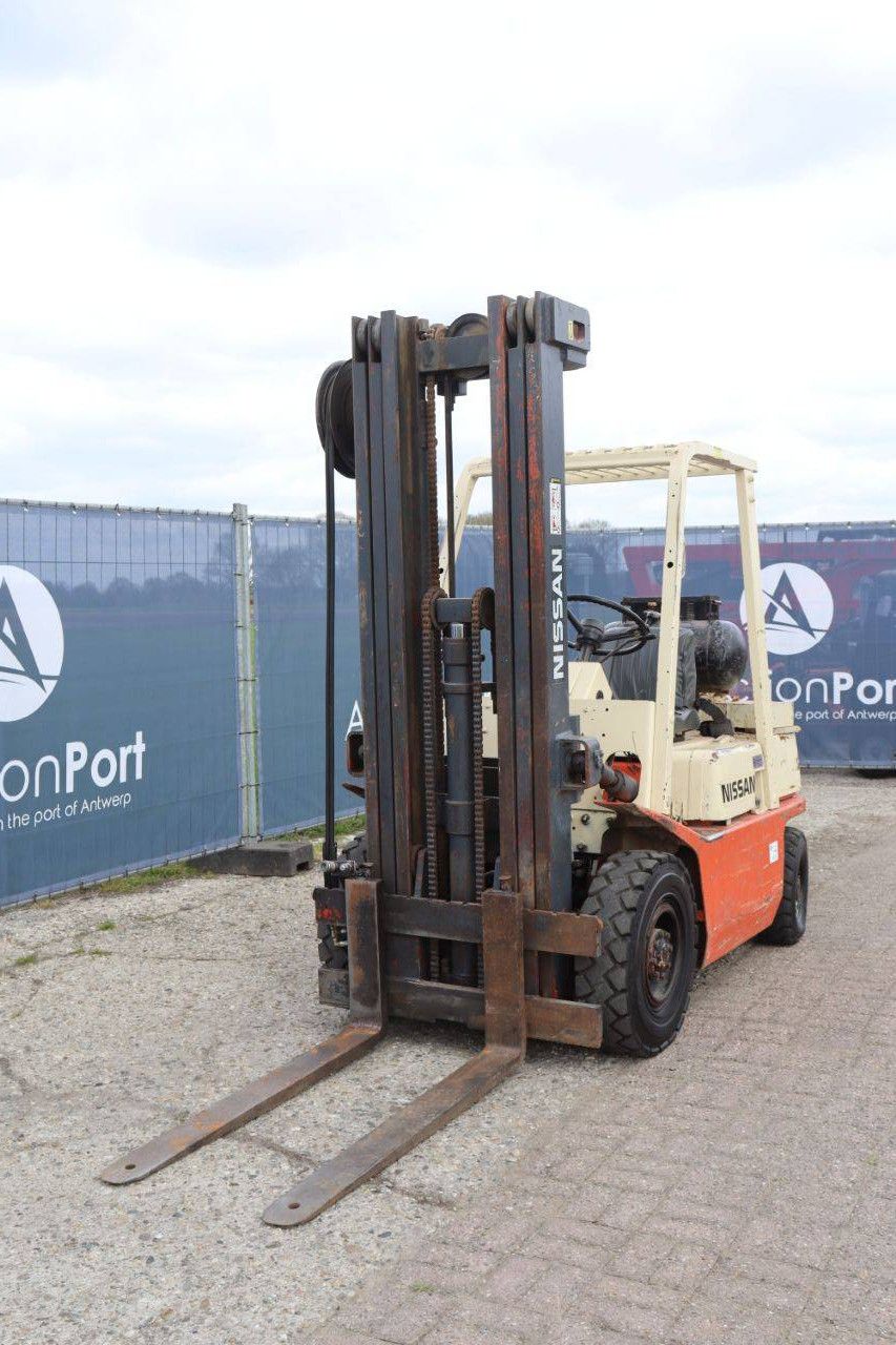 Nissan Gabelstapler PF02A20U 2000kg LPG