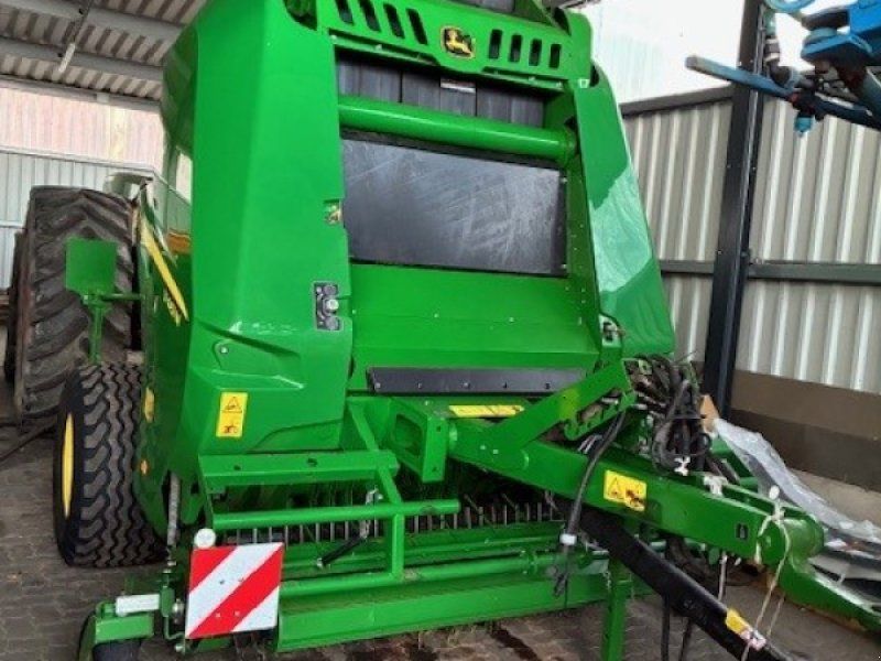 John Deere V461M