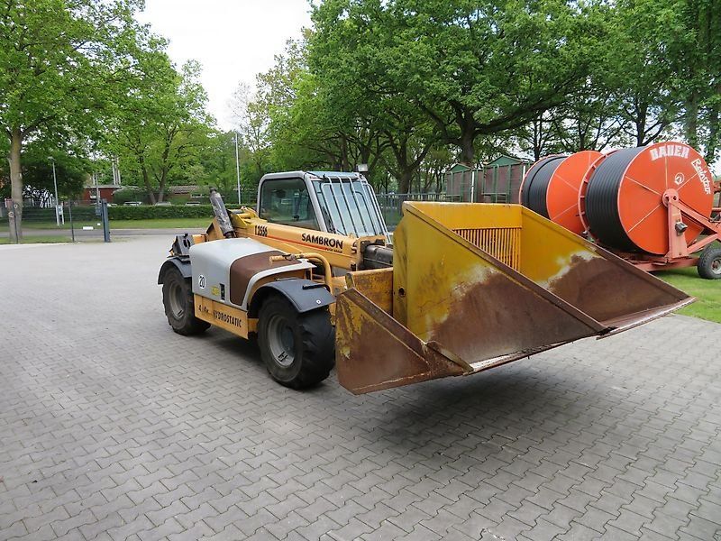 Sambron T2526 mit 2x Schaufel