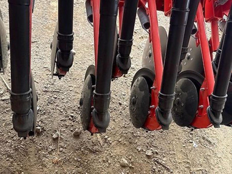 Kuhn Sitera 320D-24M + HRB 303D