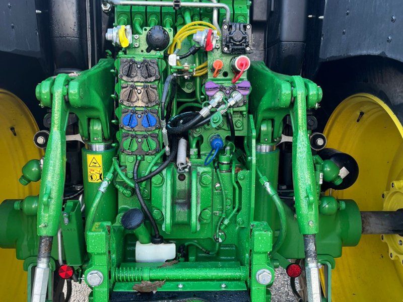 John Deere 6R215