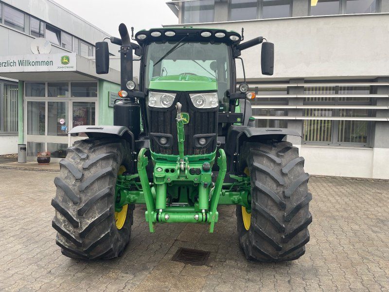 John Deere 6215R