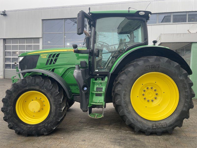 John Deere 6215R