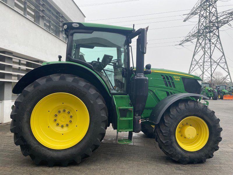 John Deere 6215R