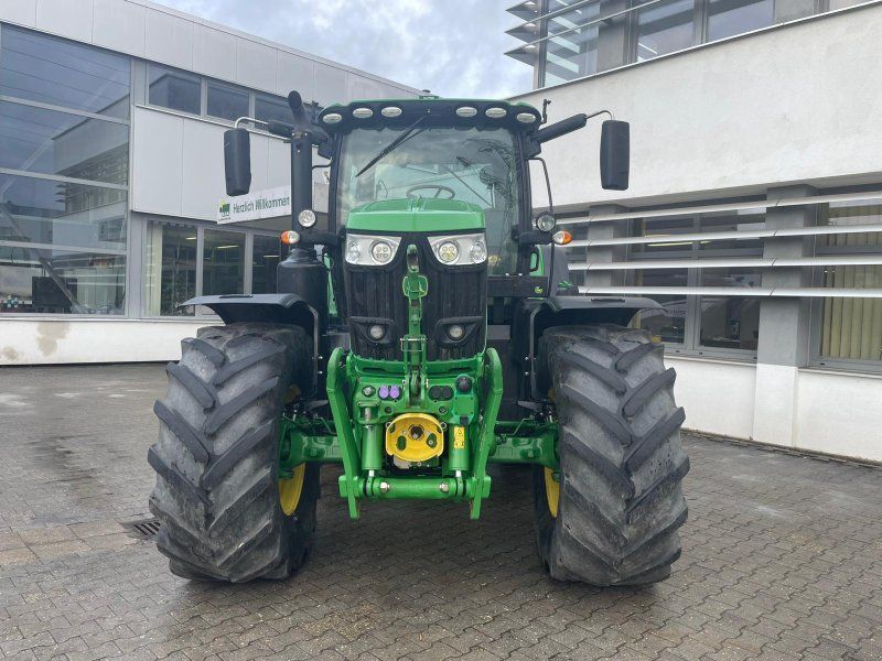 John Deere 6215R