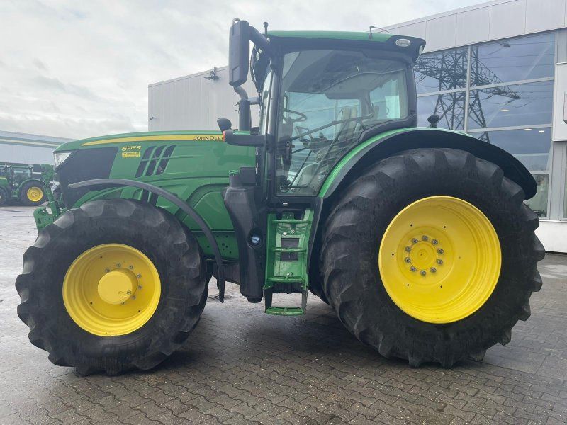 John Deere 6215R