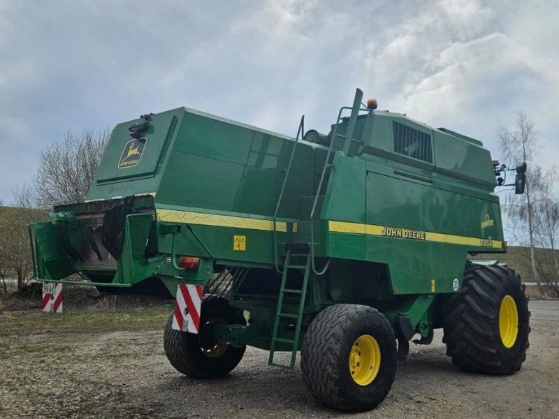 John Deere 2256