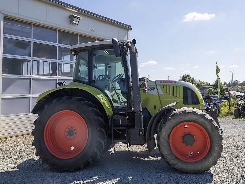 Claas Arion 520