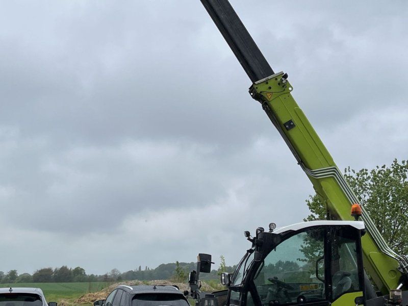Claas SCORPION 741 Varipower 1618 Timer m. Centralsmøring, på vej ind